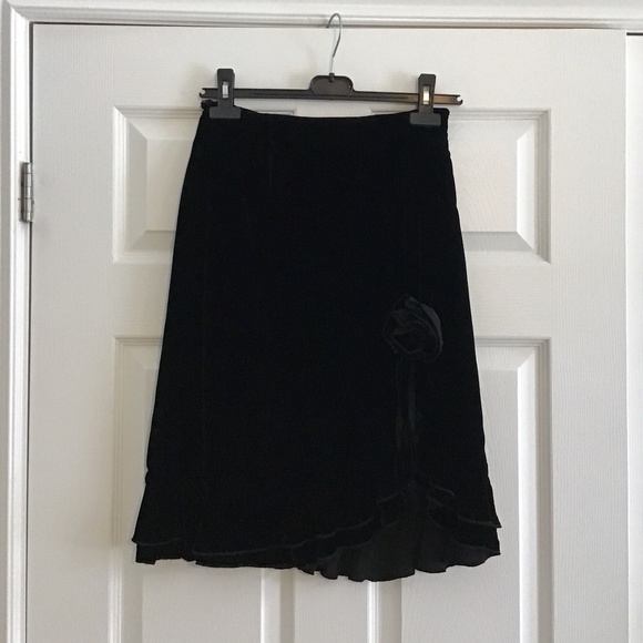 WD.NY Black silk/velvet skirt with ruffle trim hem size 8 - Picture 1 of 8